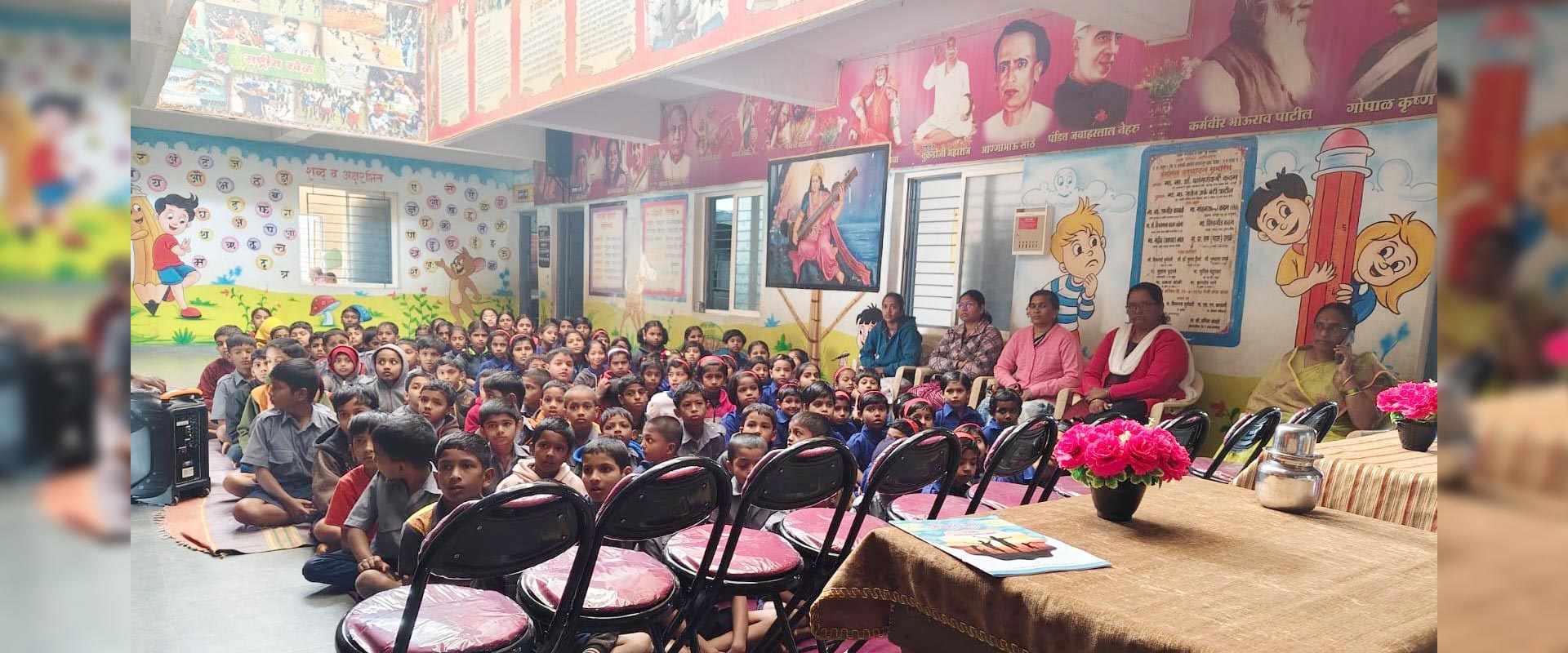 Children receiving educational support from Sevadhyas