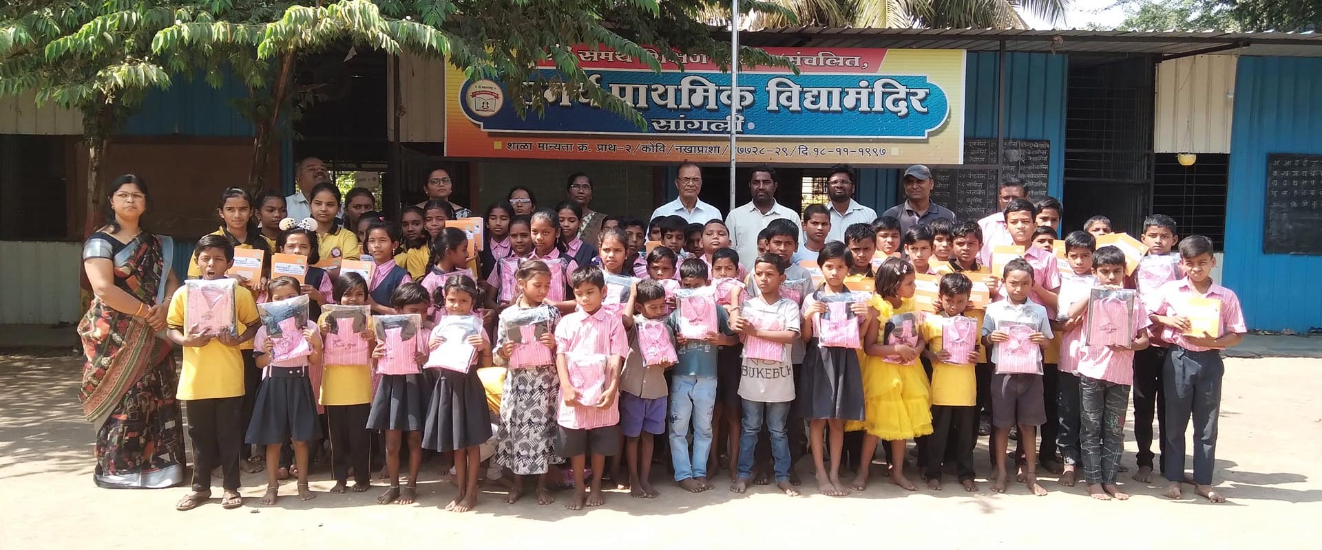 Children receiving educational support from Sevadhyas